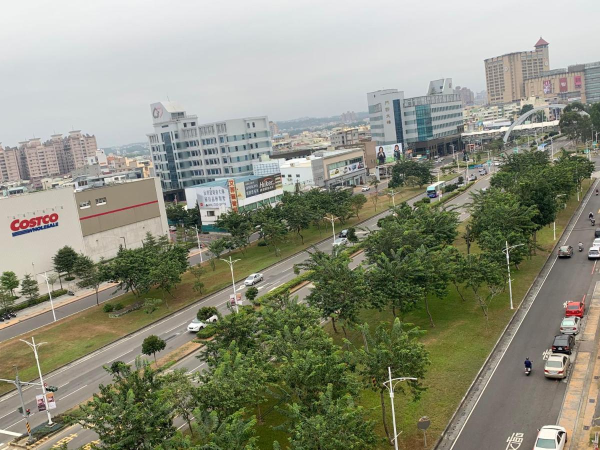 Arc De Triomph Apartment Building Chiayi City Exteriör bild